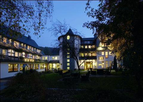 Land- Und Kurhotel Tommes Nordenau Bagian luar foto