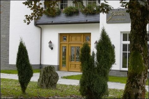 Land- Und Kurhotel Tommes Nordenau Bagian luar foto
