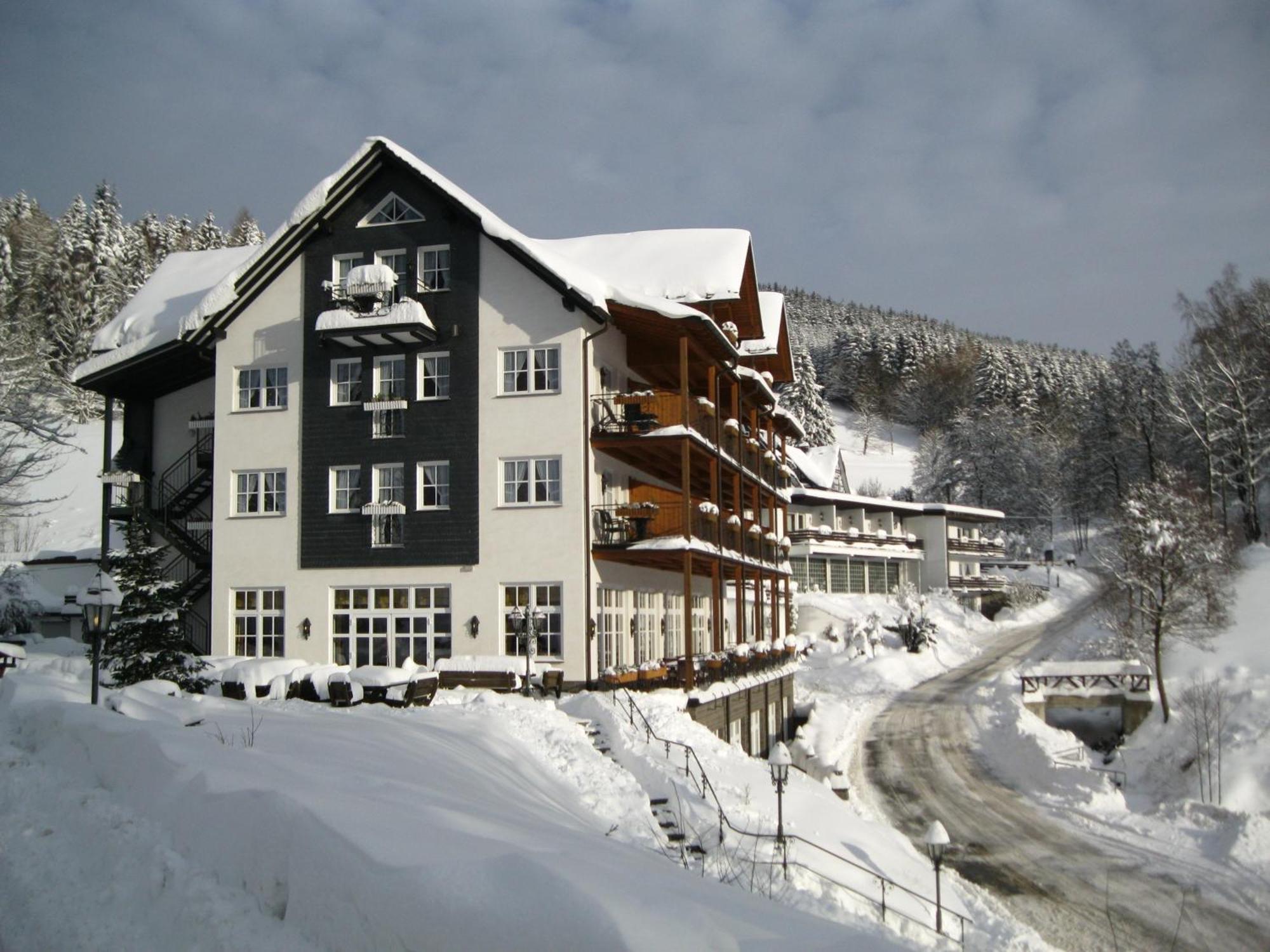 Land- Und Kurhotel Tommes Nordenau Bagian luar foto