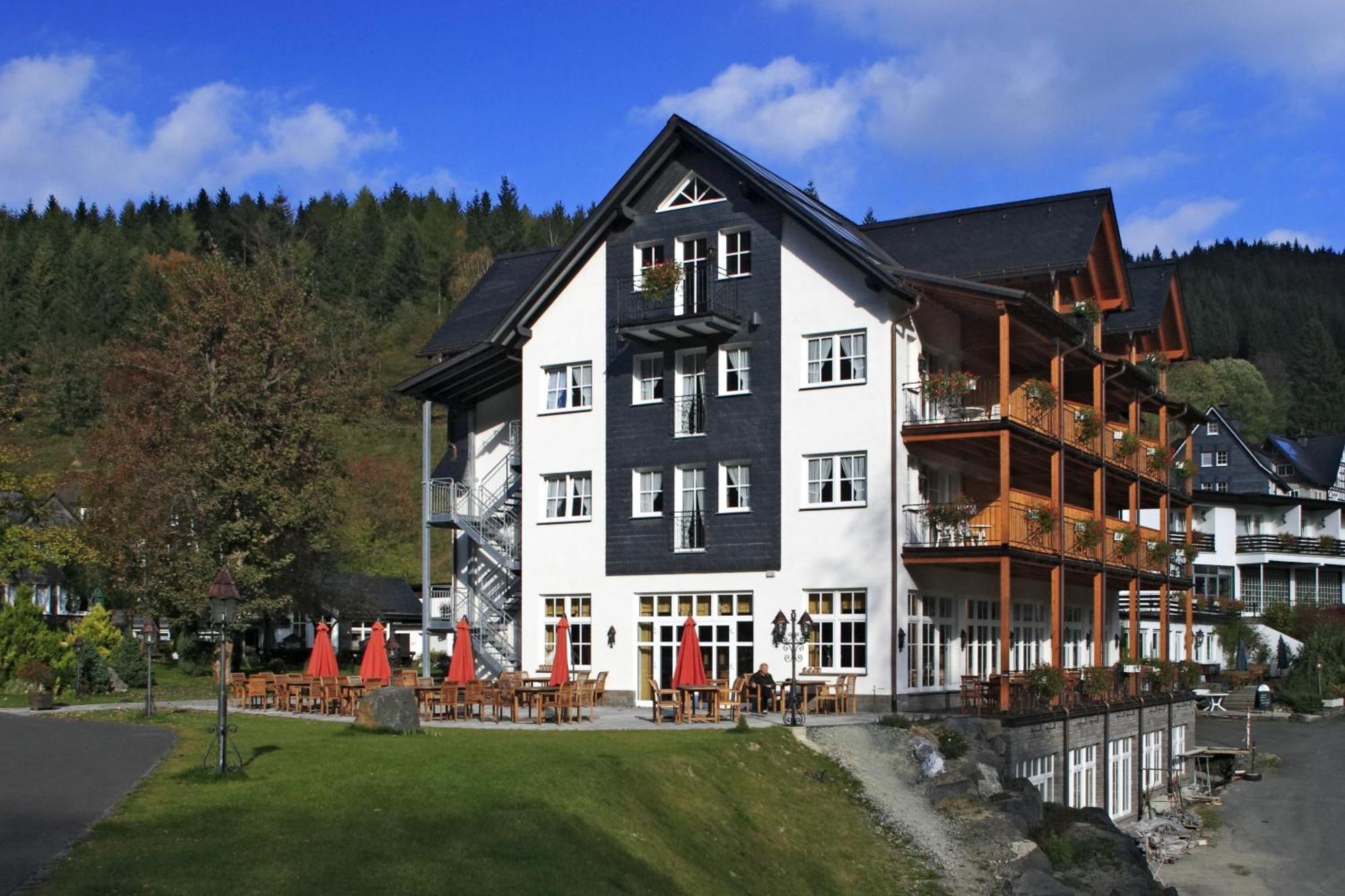 Land- Und Kurhotel Tommes Nordenau Bagian luar foto