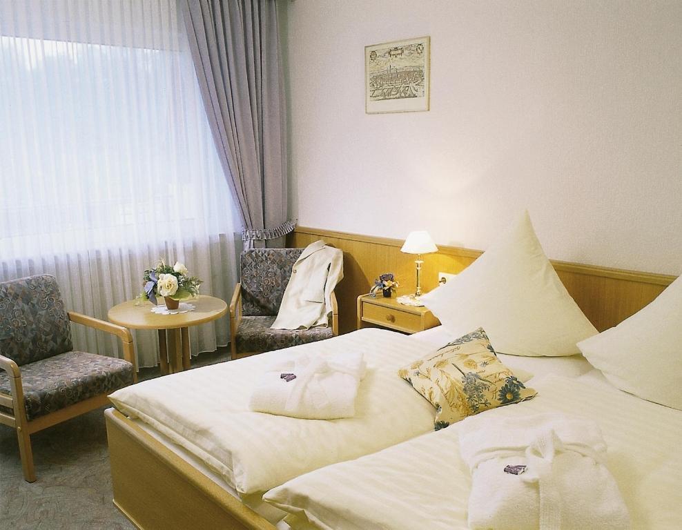 Land- Und Kurhotel Tommes Nordenau Ruang foto